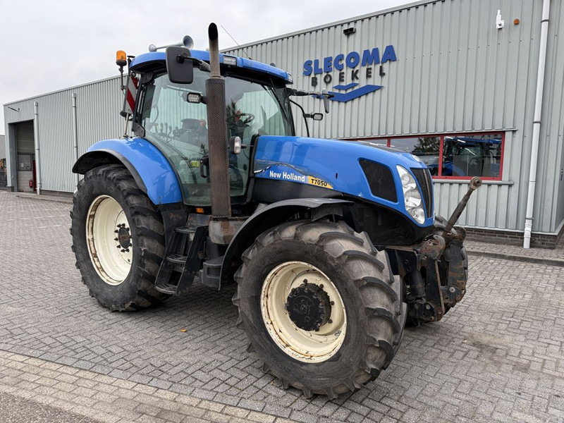 New Holland T7050 Power Command - Trator: foto 4 New Holland T7050 Power Command - Trator: foto 4