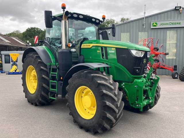 JOHN DEERE 6R 250 - Trator: foto 5 JOHN DEERE 6R 250 - Trator: foto 5