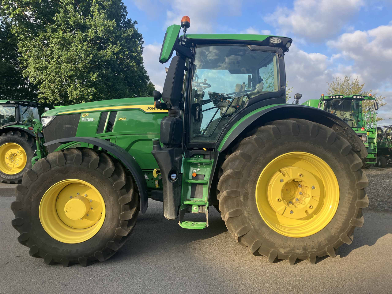 John Deer 6R 250 - Trator: foto 2 John Deer 6R 250 - Trator: foto 2