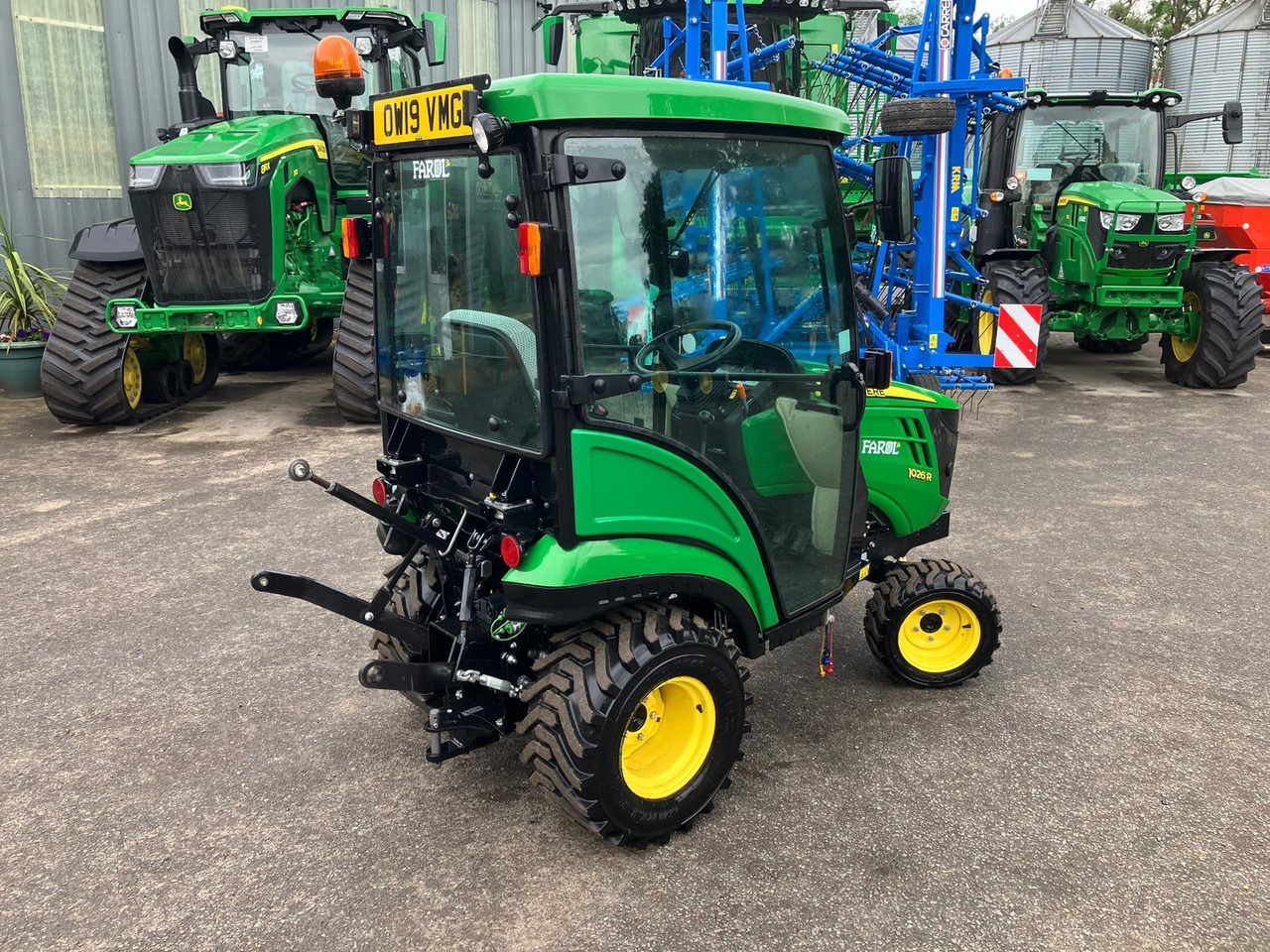 John Deere 1026R compact tractor - Mini trator: foto 2 John Deere 1026R compact tractor - Mini trator: foto 2