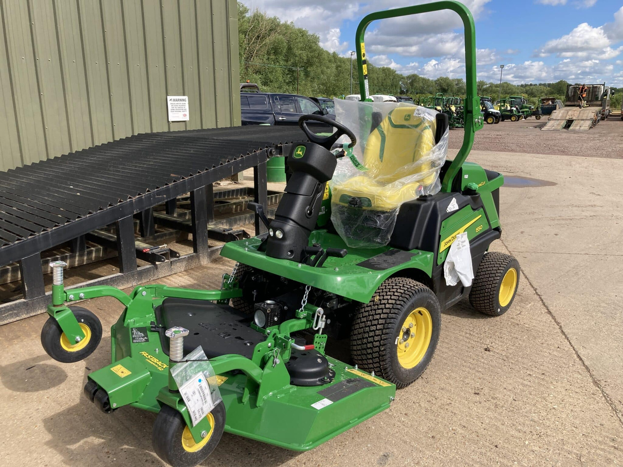 John Deere 1550 front mower - Cortador de grama: foto 1 John Deere 1550 front mower - Cortador de grama: foto 1