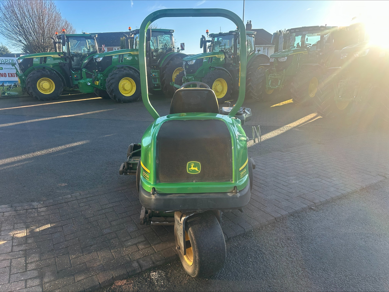 John Deere 2500E greens triple mower - Cortador de grama: foto 4 John Deere 2500E greens triple mower - Cortador de grama: foto 4