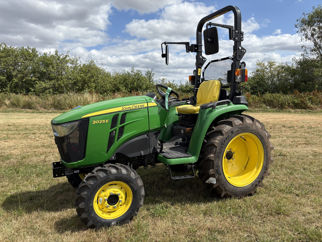 John Deere 3025E Compact Tractor - Mini trator: foto 1 John Deere 3025E Compact Tractor - Mini trator: foto 1