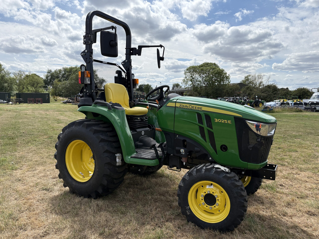 John Deere 3025E Compact Tractor - Mini trator: foto 3 John Deere 3025E Compact Tractor - Mini trator: foto 3