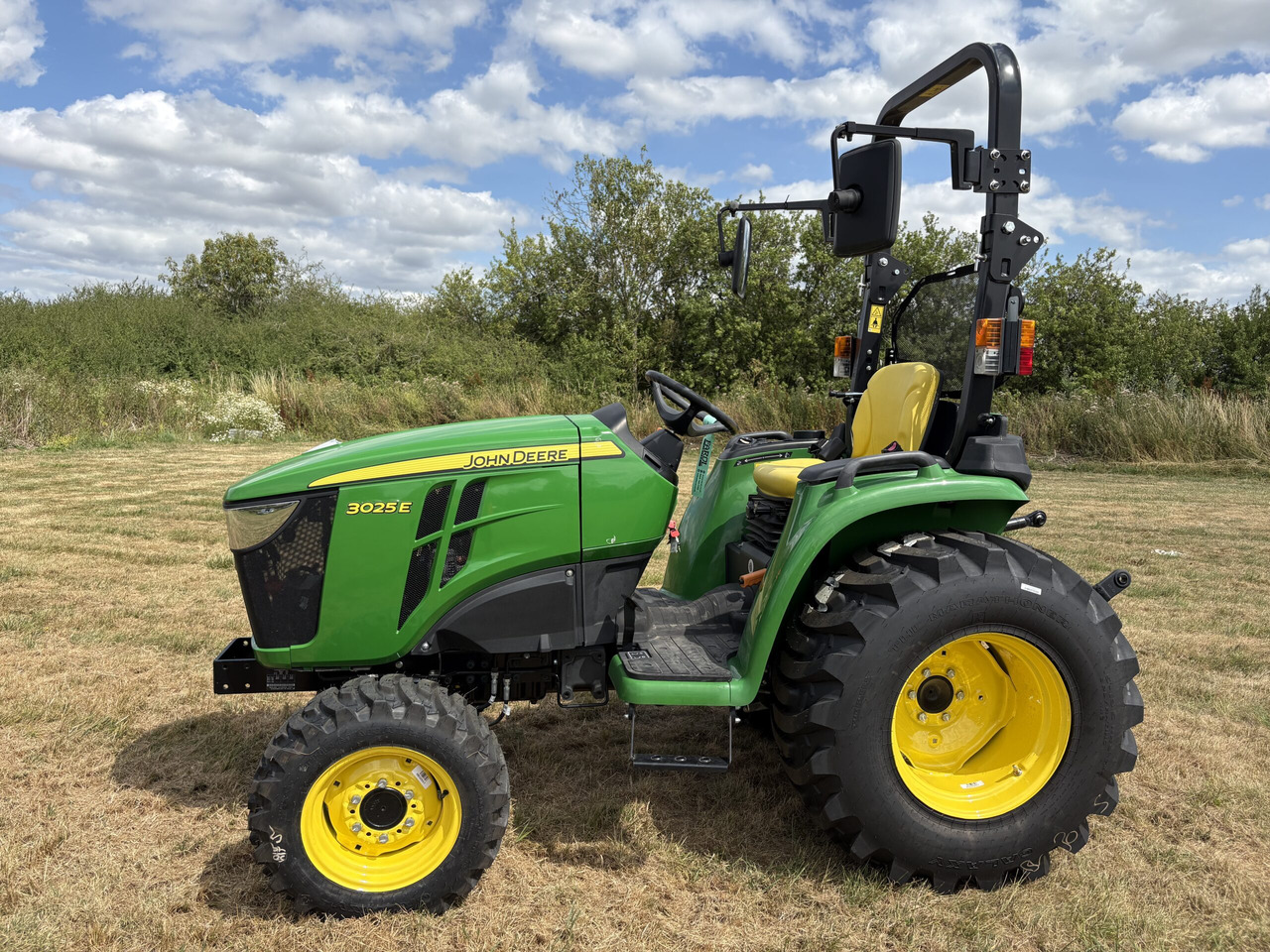 John Deere 3025E Compact Tractor - Mini trator: foto 1 John Deere 3025E Compact Tractor - Mini trator: foto 1
