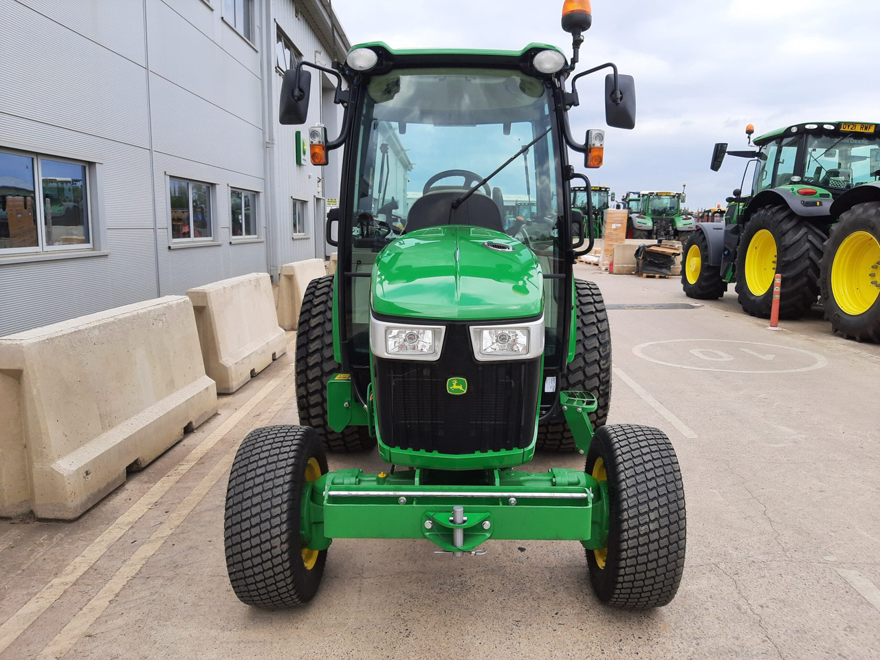 John Deere 4066R Compact Tractor - Mini trator: foto 2 John Deere 4066R Compact Tractor - Mini trator: foto 2