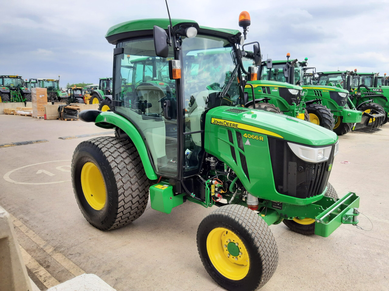 John Deere 4066R Compact Tractor - Mini trator: foto 3 John Deere 4066R Compact Tractor - Mini trator: foto 3