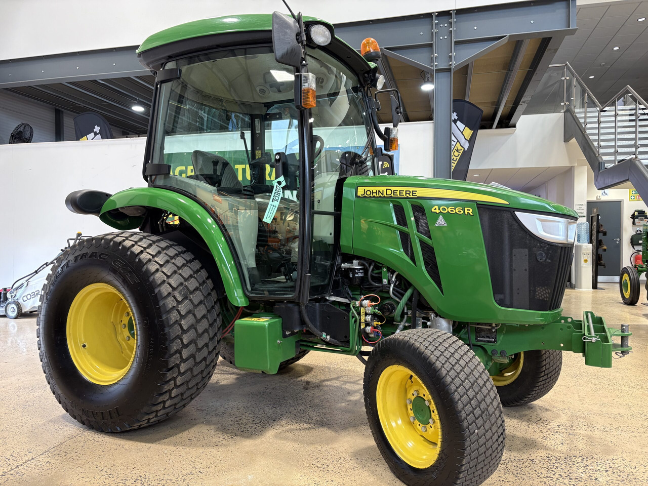 John Deere 4066R Compact Tractor - Mini trator: foto 1 John Deere 4066R Compact Tractor - Mini trator: foto 1