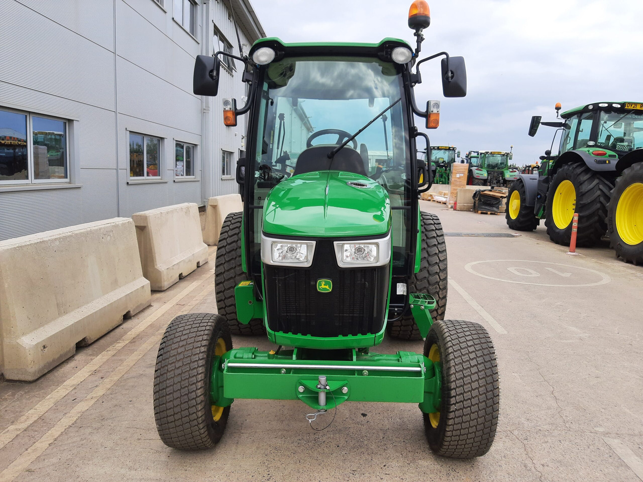 John Deere 4066R Compact Tractor - Mini trator: foto 2 John Deere 4066R Compact Tractor - Mini trator: foto 2