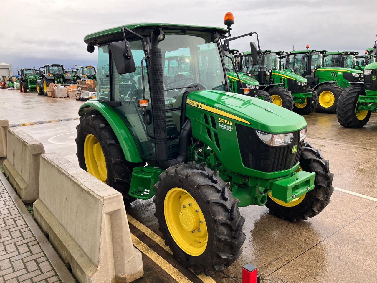 Trator novo John Deere 5075E: foto 7