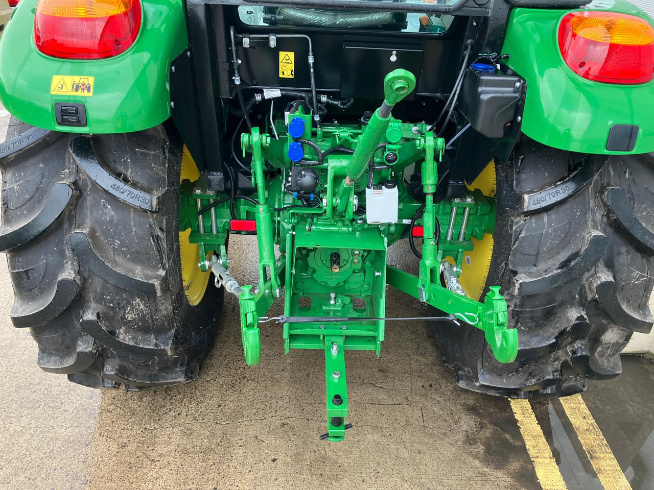 Trator novo John Deere 5075E: foto 9