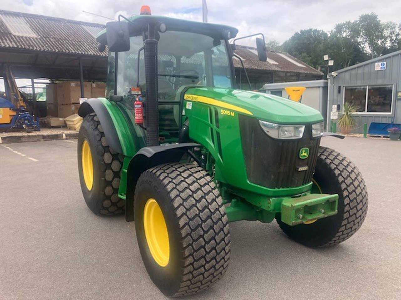 John Deere 5085M - Trator: foto 4 John Deere 5085M - Trator: foto 4