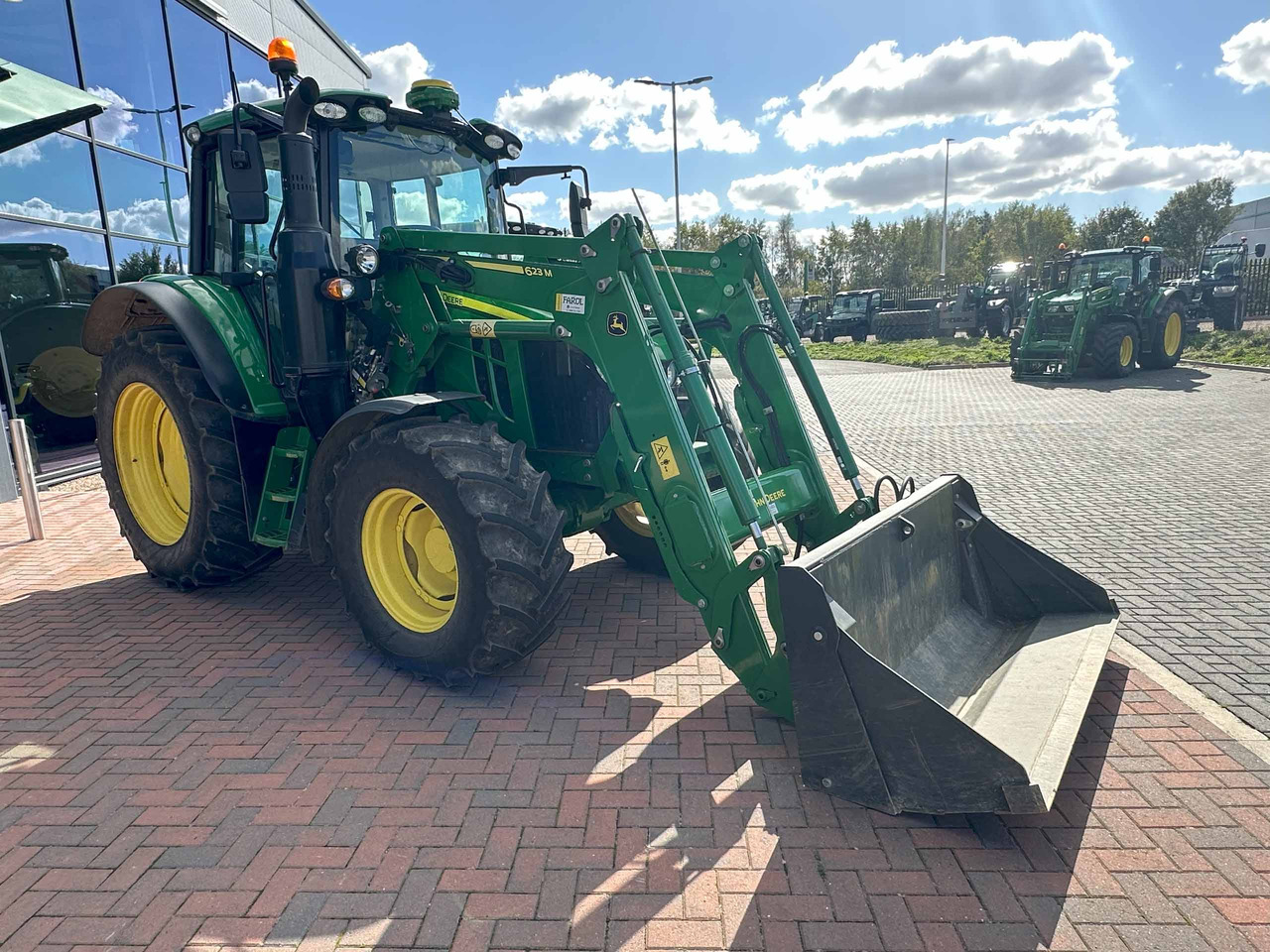 John Deere 6110M + 623M - Trator: foto 5 John Deere 6110M + 623M - Trator: foto 5