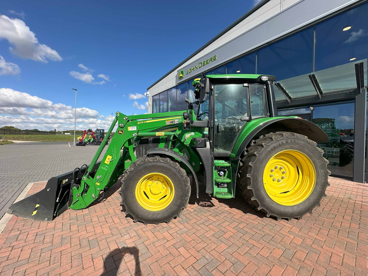 John Deere 6110M + 623M - Trator: foto 3 John Deere 6110M + 623M - Trator: foto 3