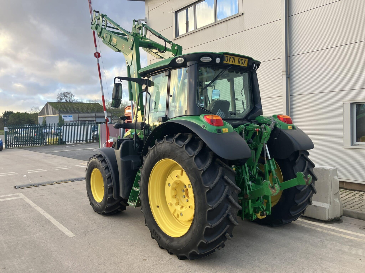 John Deere 6120M - Trator: foto 3 John Deere 6120M - Trator: foto 3
