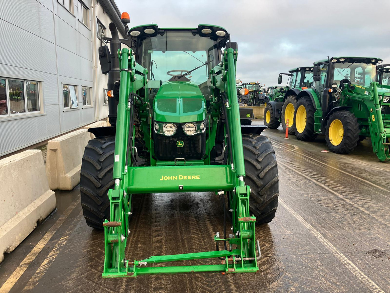 John Deere 6120M - Trator: foto 3 John Deere 6120M - Trator: foto 3