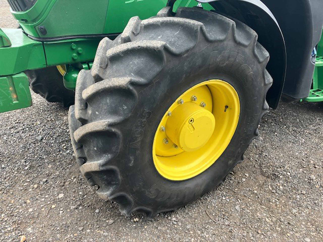 John Deere 6145M - Trator: foto 2 John Deere 6145M - Trator: foto 2