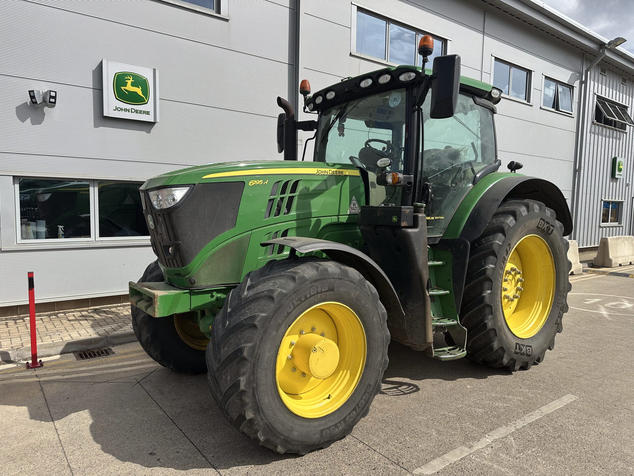 John Deere 6195R - Trator: foto 1 John Deere 6195R - Trator: foto 1