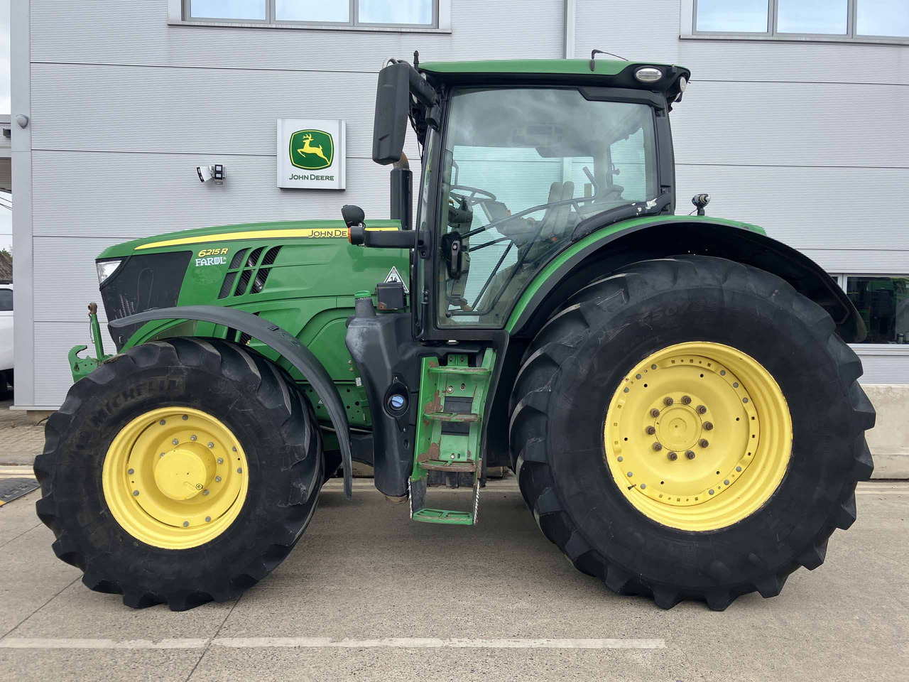 John Deere 6215R - Trator: foto 2 John Deere 6215R - Trator: foto 2