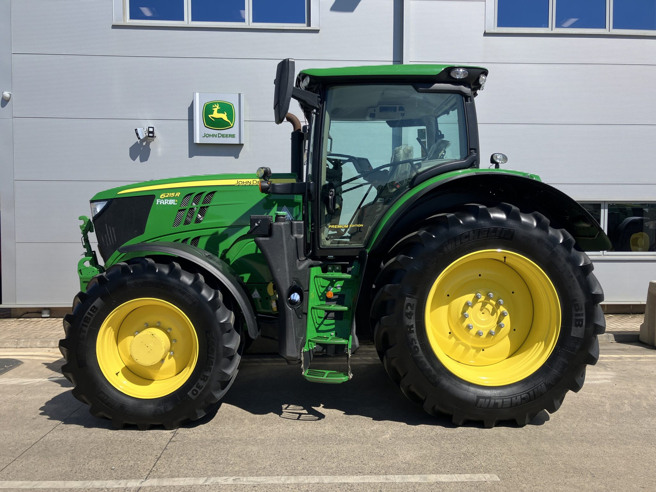 John Deere 6215R - Trator: foto 2 John Deere 6215R - Trator: foto 2