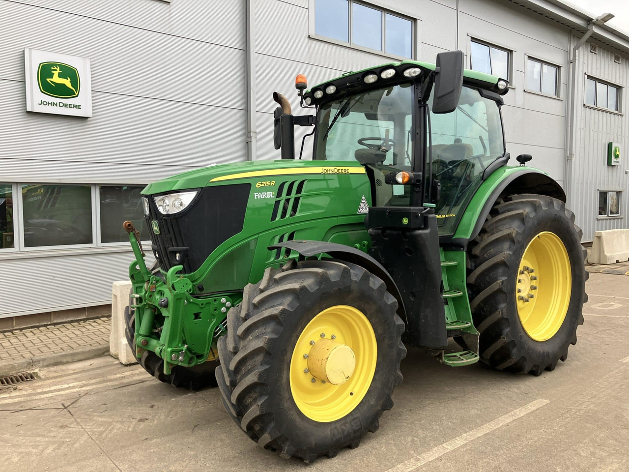 John Deere 6215R - Trator: foto 1 John Deere 6215R - Trator: foto 1