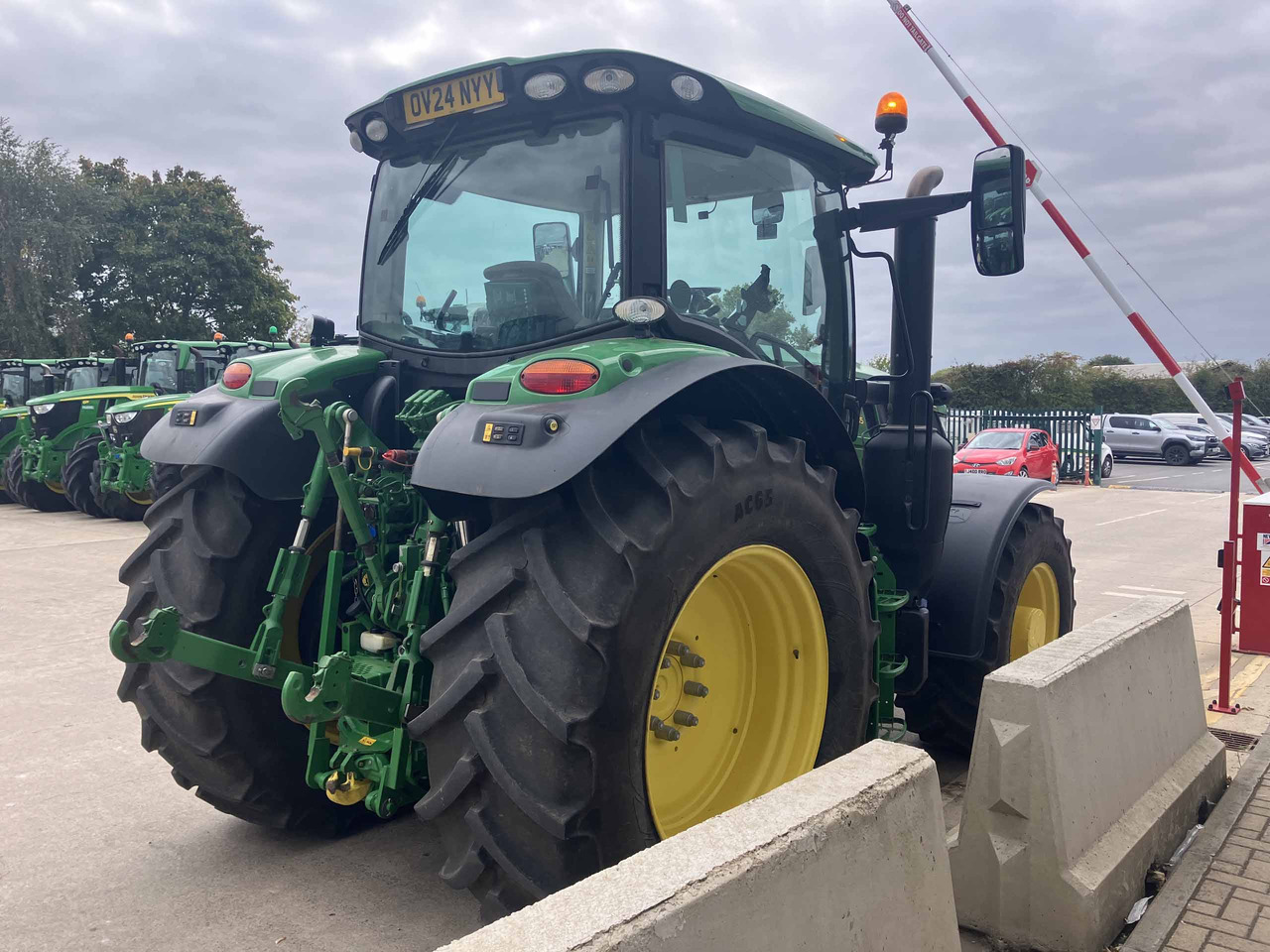 John Deere 6R 155 - Trator: foto 5 John Deere 6R 155 - Trator: foto 5