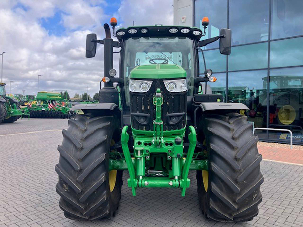 John Deere 6R 195 - Trator: foto 2 John Deere 6R 195 - Trator: foto 2