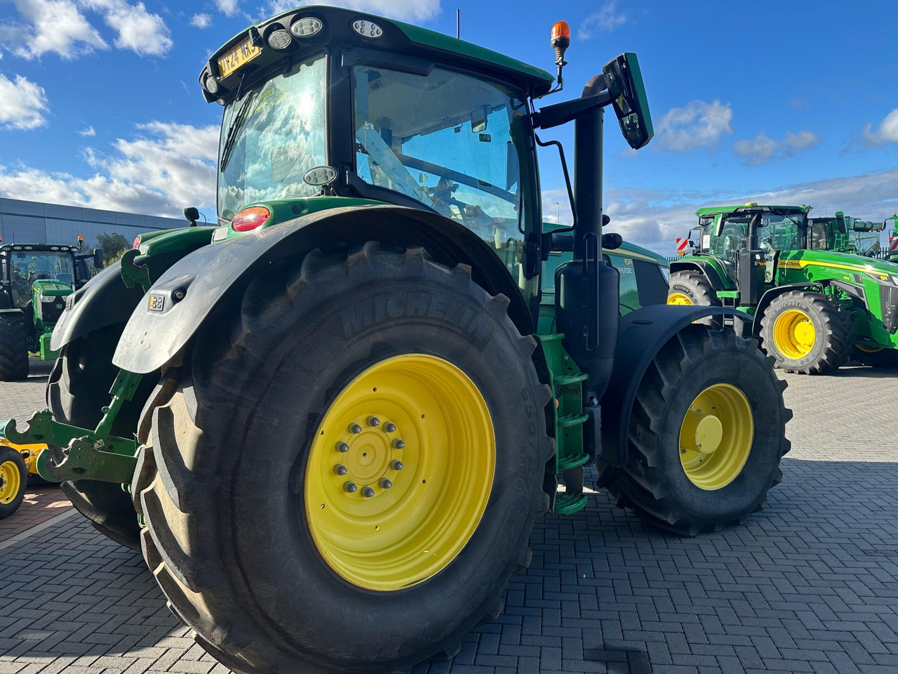 John Deere 6R 215 - Trator: foto 4 John Deere 6R 215 - Trator: foto 4