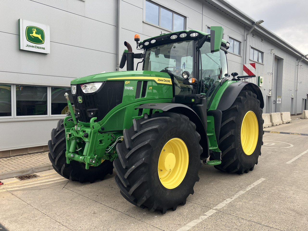 John Deere 6R 215 - Trator: foto 1 John Deere 6R 215 - Trator: foto 1