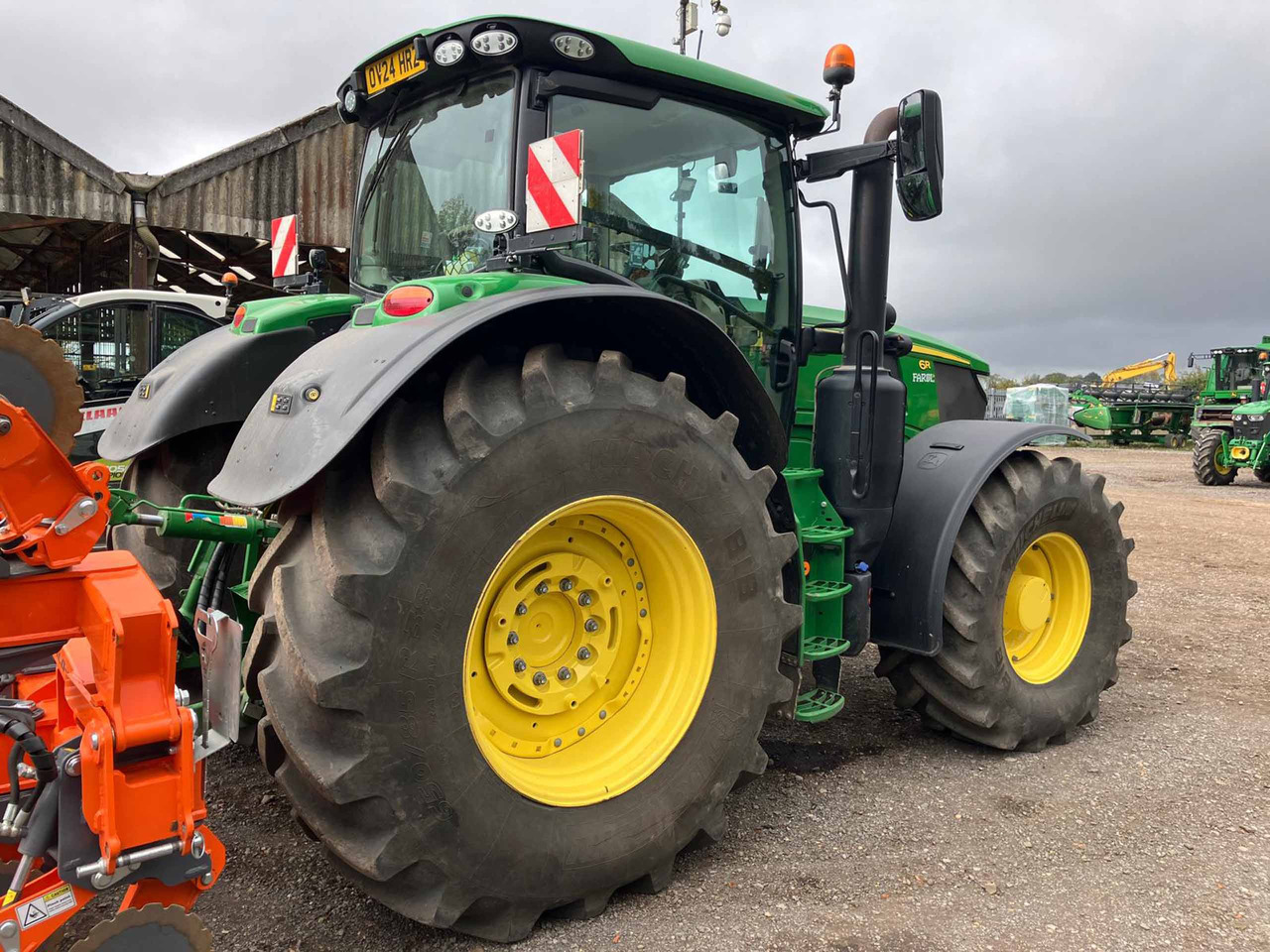 John Deere 6R 215 - Trator: foto 2 John Deere 6R 215 - Trator: foto 2