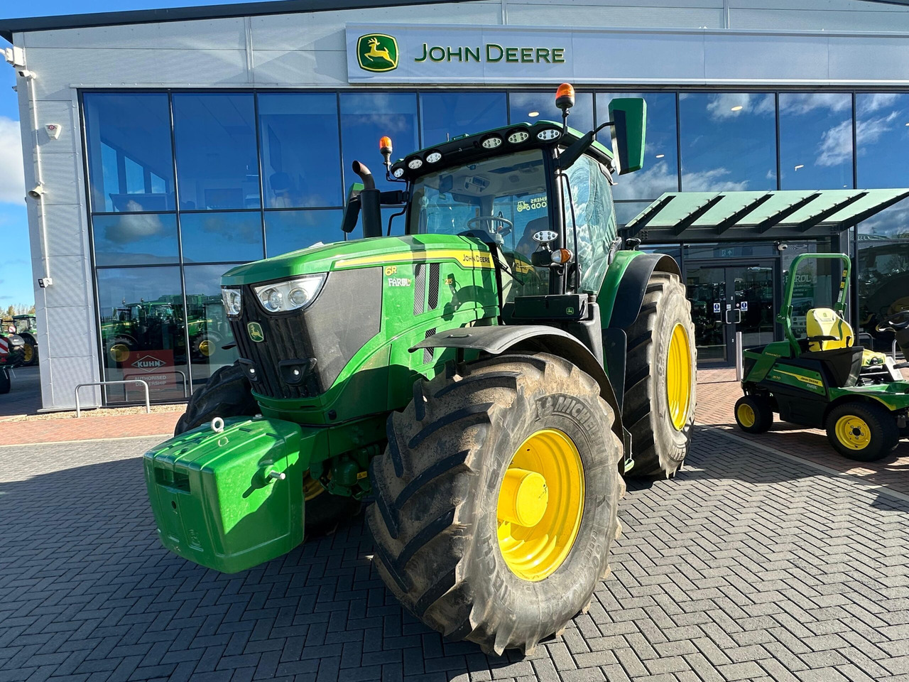 John Deere 6R 215 - Trator: foto 1 John Deere 6R 215 - Trator: foto 1