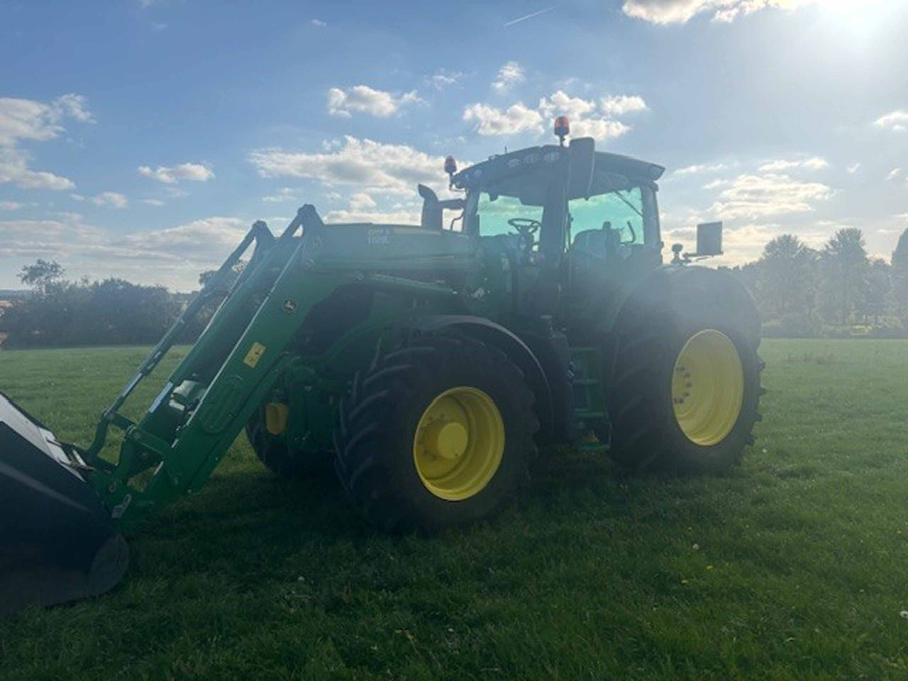John Deere 6R 250 + 683R - Trator: foto 2 John Deere 6R 250 + 683R - Trator: foto 2