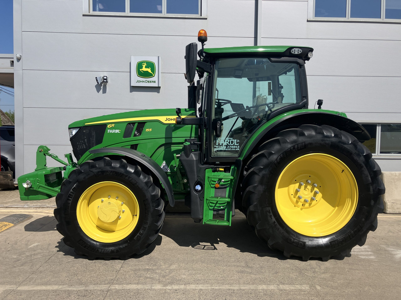 John Deere 6R155 - Trator: foto 2 John Deere 6R155 - Trator: foto 2