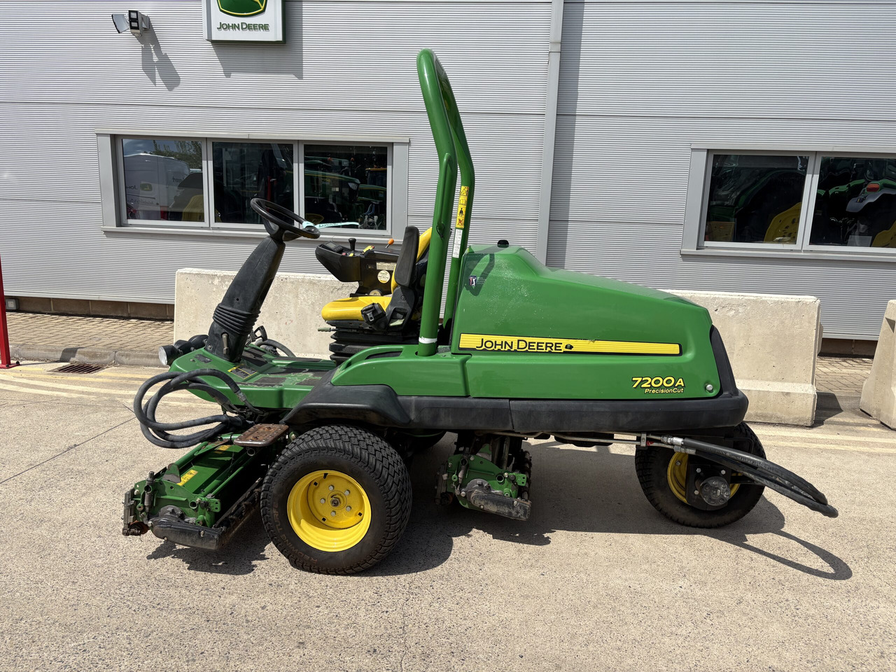 John Deere 7200A Triple Mower - Cortador de grama: foto 1 John Deere 7200A Triple Mower - Cortador de grama: foto 1