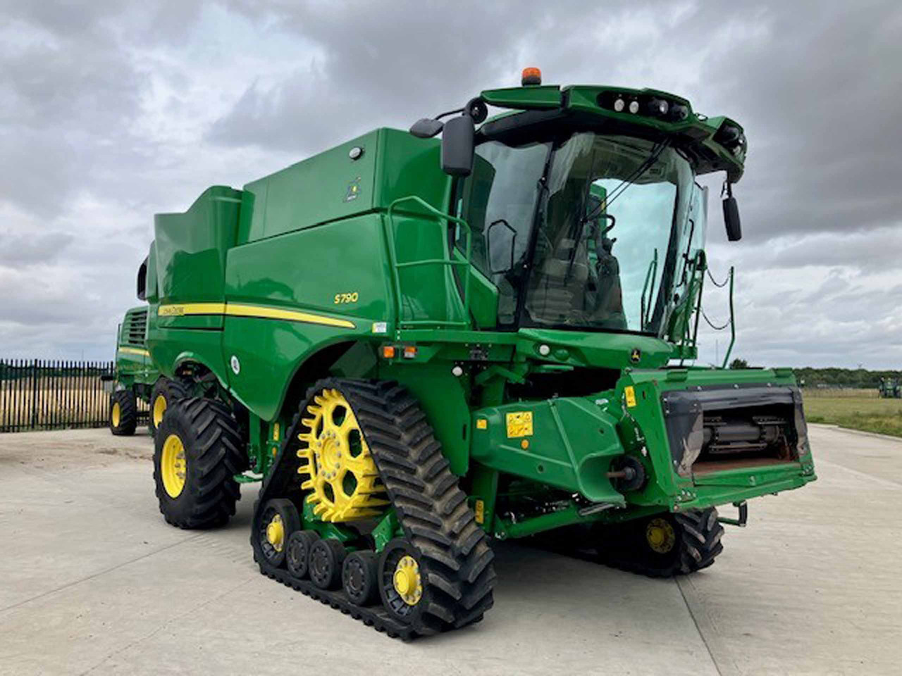 John Deere S790 - Ceifeira debulhadora: foto 1 John Deere S790 - Ceifeira debulhadora: foto 1
