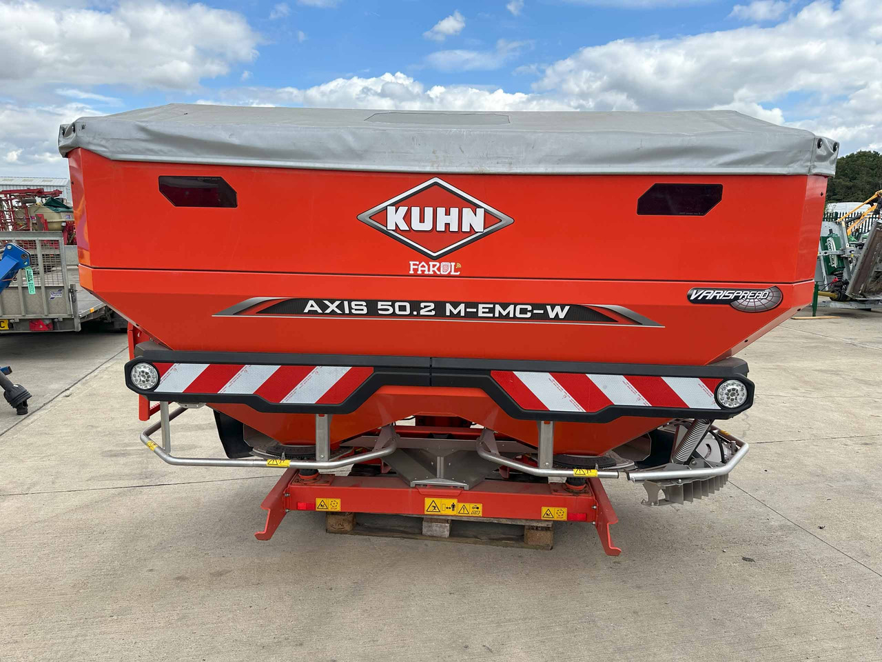 Kuhn Axis 50.2 M-EMC-W - Distribuidor de fertilizantes: foto 1 Kuhn Axis 50.2 M-EMC-W - Distribuidor de fertilizantes: foto 1