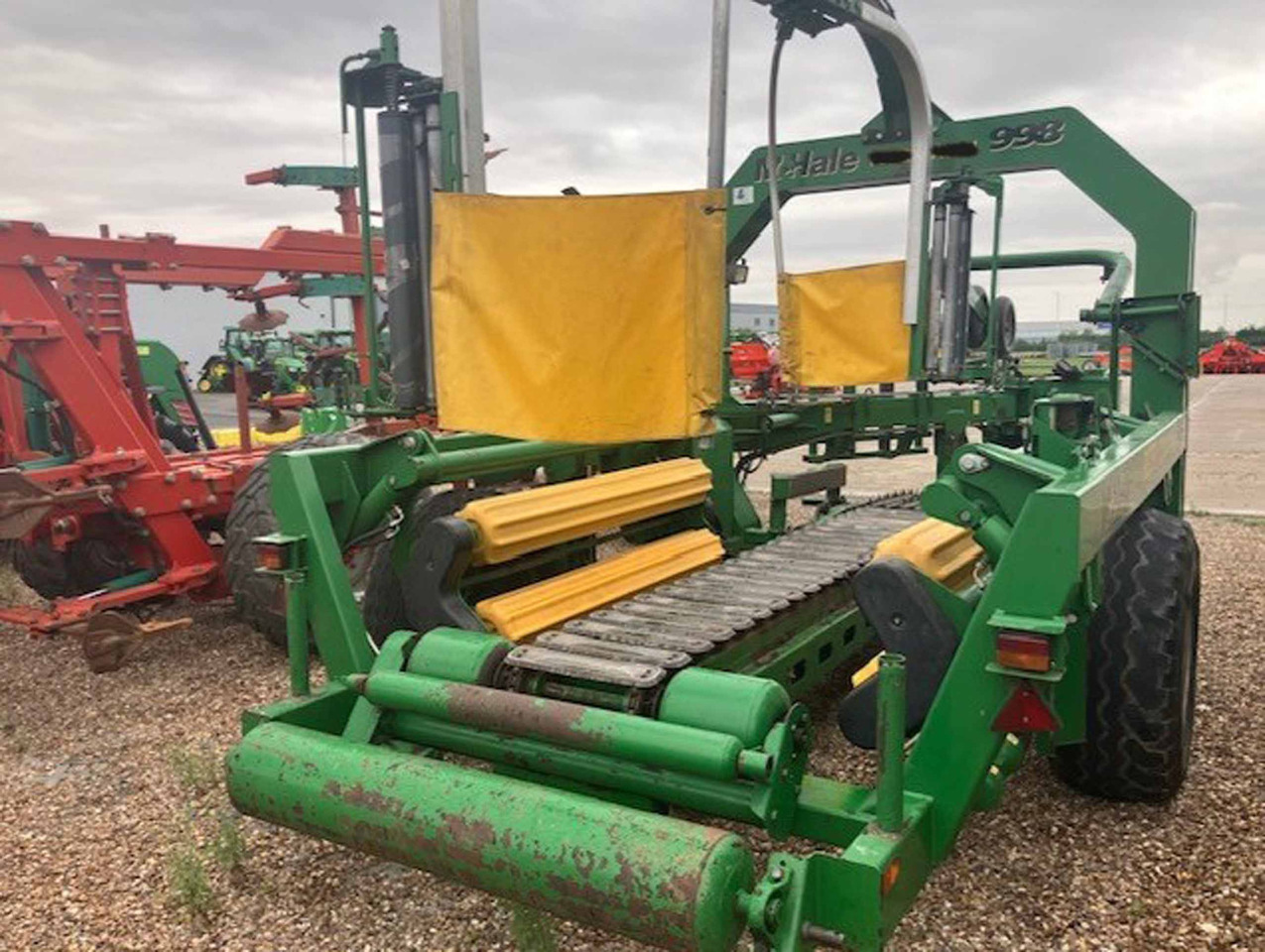 McHale 998 - Máquina para produção de feno: foto 5 McHale 998 - Máquina para produção de feno: foto 5
