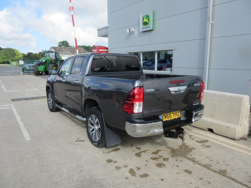 TOYOTA HILUX INVINCIBLE D-4D - Pick-up: foto 5 TOYOTA HILUX INVINCIBLE D-4D - Pick-up: foto 5