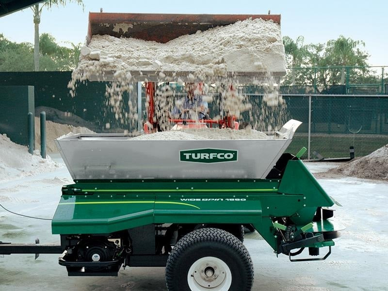Turfco Towed 1550 WideSpin Broadcast Topdresser - Equipamentos para jardinagem: foto 3 Turfco Towed 1550 WideSpin Broadcast Topdresser - Equipamentos para jardinagem: foto 3