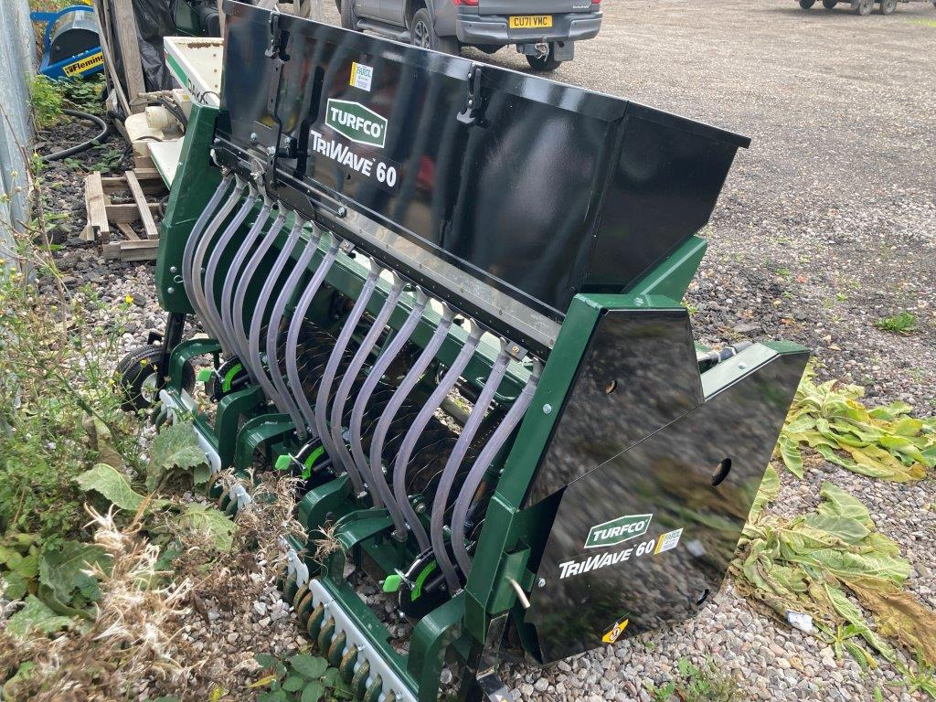 Turfco TriWave™ 60 Overseeder - Máquina para semear: foto 3 Turfco TriWave™ 60 Overseeder - Máquina para semear: foto 3