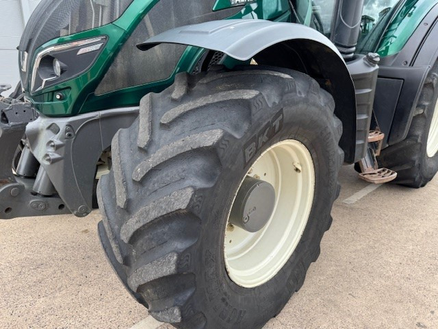 VALTRA T214 - Trator: foto 2 VALTRA T214 - Trator: foto 2