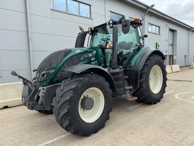 VALTRA T214 - Trator: foto 1 VALTRA T214 - Trator: foto 1