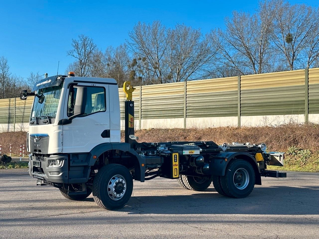 Camião polibenne, Camião grua MAN TGM 18.320 4x4 Euro 6e Hyva 12-45: foto 11