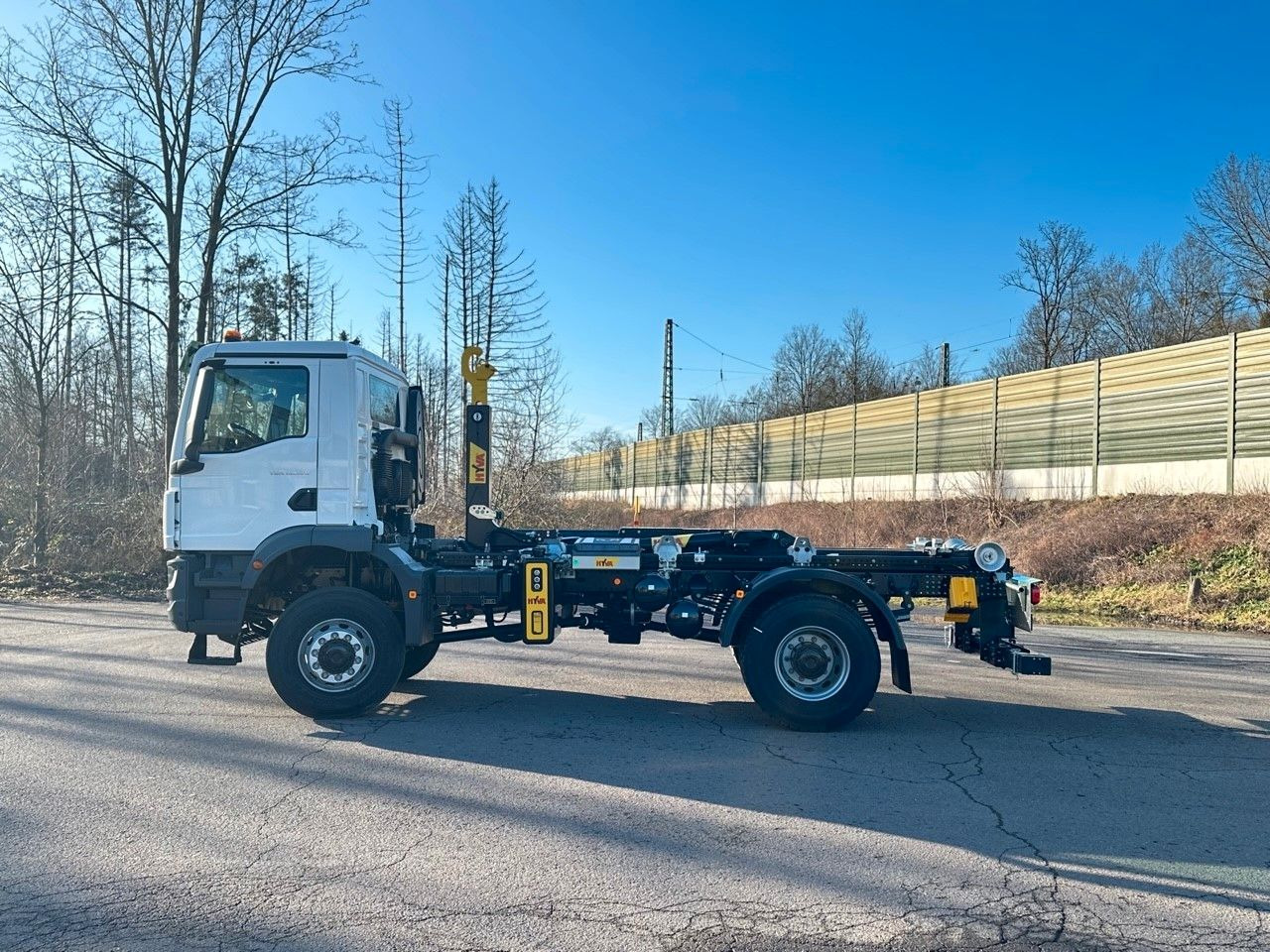 Camião polibenne, Camião grua MAN TGM 18.320 4x4 Euro 6e Hyva 12-45: foto 12