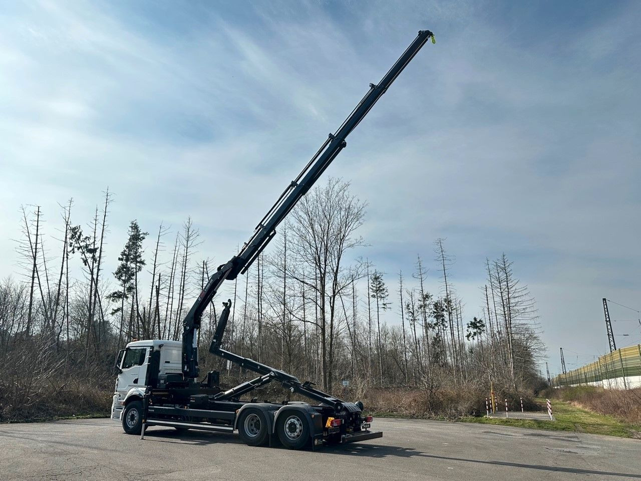 MAN TGS 26.470 6x2 Abrollkipper + Kran Hiab 228-4 - Camião polibenne, Camião grua: foto 3 MAN TGS 26.470 6x2 Abrollkipper + Kran Hiab 228-4 - Camião polibenne, Camião grua: foto 3