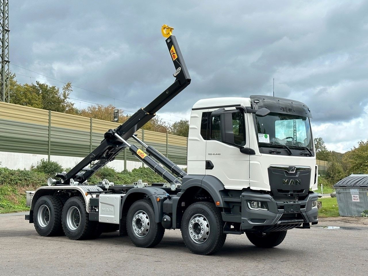 MAN TGS 41.440 8x4 Euro6e Hyva 26-55 Abrollkipper - Camião polibenne: foto 1 MAN TGS 41.440 8x4 Euro6e Hyva 26-55 Abrollkipper - Camião polibenne: foto 1