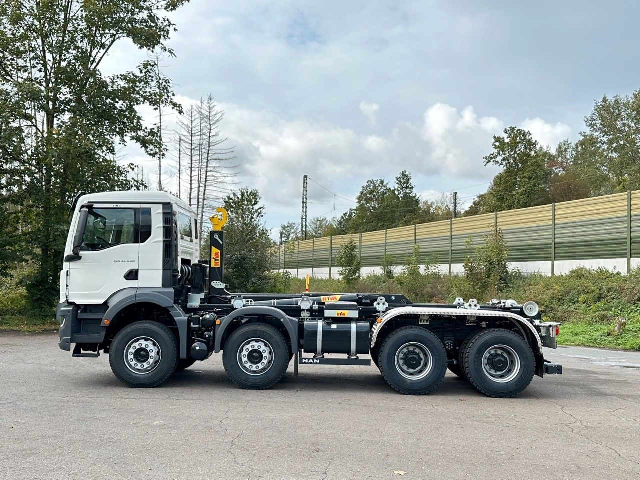 MAN TGS 41.440 8x4 Euro6e Hyva 26-55 Abrollkipper - Camião polibenne: foto 2 MAN TGS 41.440 8x4 Euro6e Hyva 26-55 Abrollkipper - Camião polibenne: foto 2
