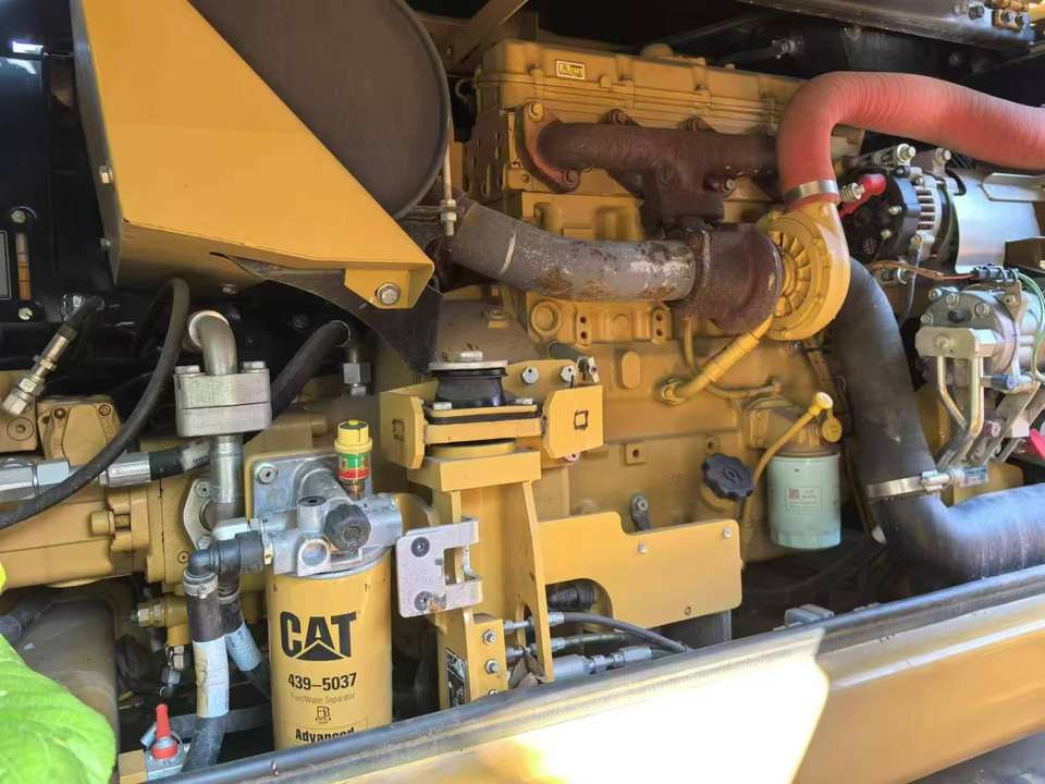 Beautiful High Quality Second-Hand CAT M315D2 Wheel Excavator Used Digger Machinery Engine After-sales Warranty Service - Escavadeira de rodas: foto 4 Beautiful High Quality Second-Hand CAT M315D2 Wheel Excavator Used Digger Machinery Engine After-sales Warranty Service - Escavadeira de rodas: foto 4