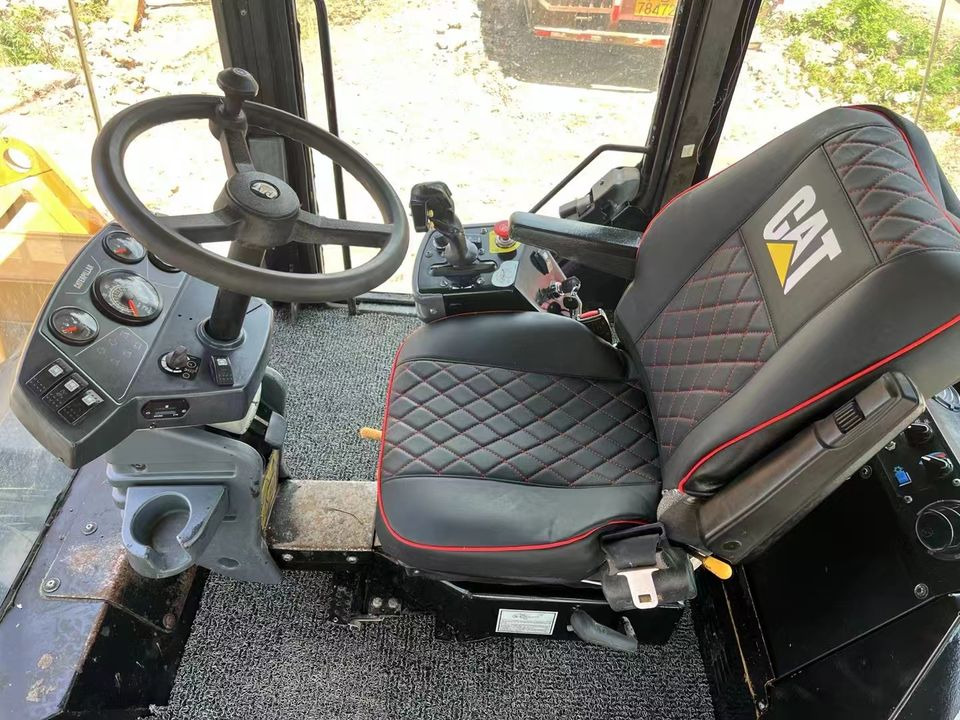 Caterpillar CB564D Double Drum Road Roller 7 Ton Weight With Core Components Engine and Bearing Essential Road Machinery - Compactador de asfalto: foto 5 Caterpillar CB564D Double Drum Road Roller 7 Ton Weight With Core Components Engine and Bearing Essential Road Machinery - Compactador de asfalto: foto 5