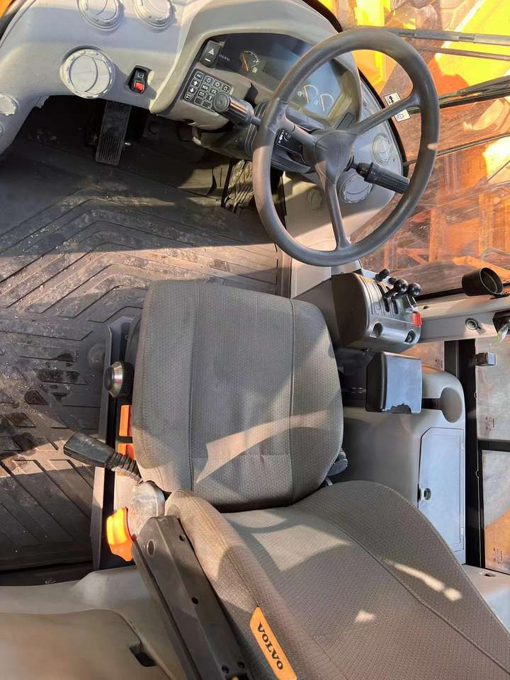 Hot Sale Used VOLVO L120GZ Loader Construction Machinery High Quality  Loader VOLVO - Pá carregadora de rodas: foto 4 Hot Sale Used VOLVO L120GZ Loader Construction Machinery High Quality  Loader VOLVO - Pá carregadora de rodas: foto 4